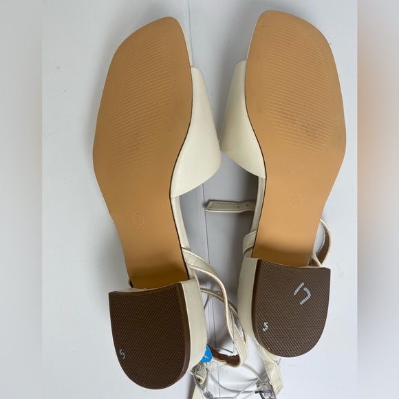 Seychelles NWT NordstromWomen's White Sandals with Ankle Buckle - Picture 5 of 5